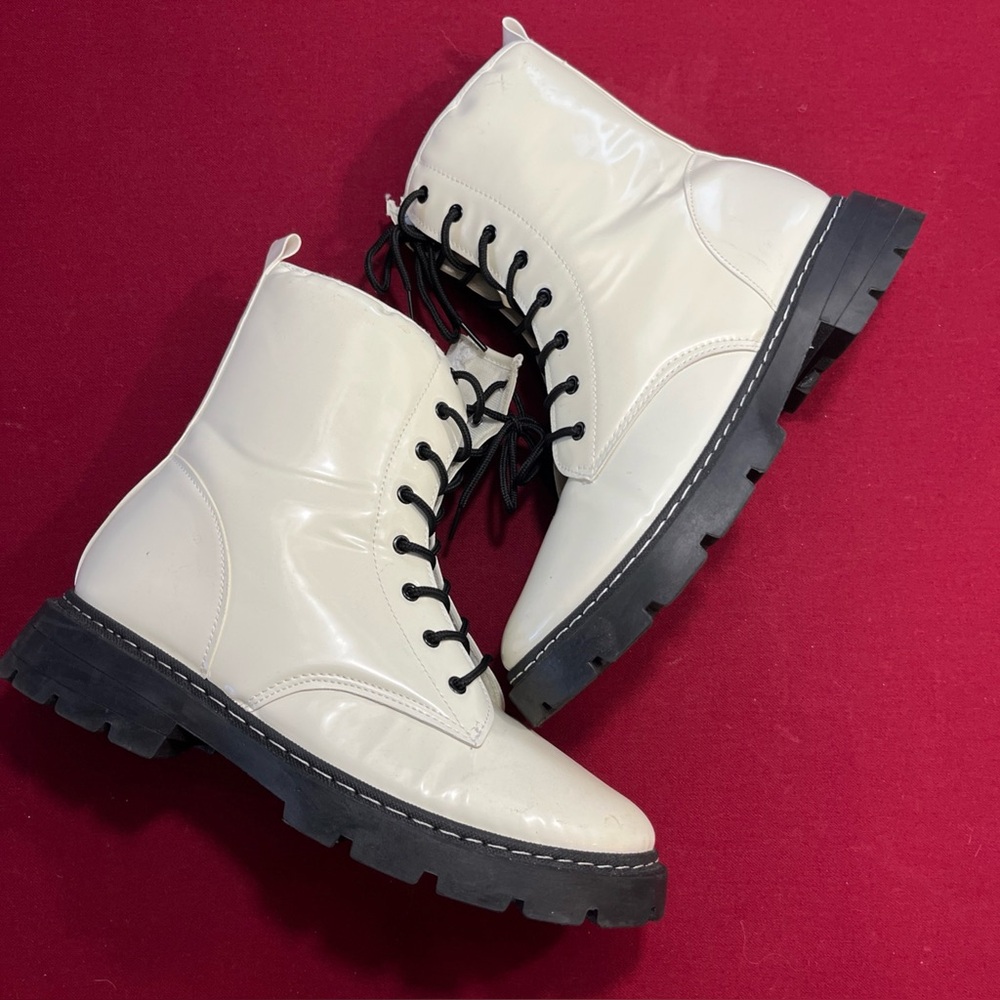 WHITE Faux Leather TALL Combat Boots 1.5” BLOCK HEAVY TREADS HEEL Women's 11 USA